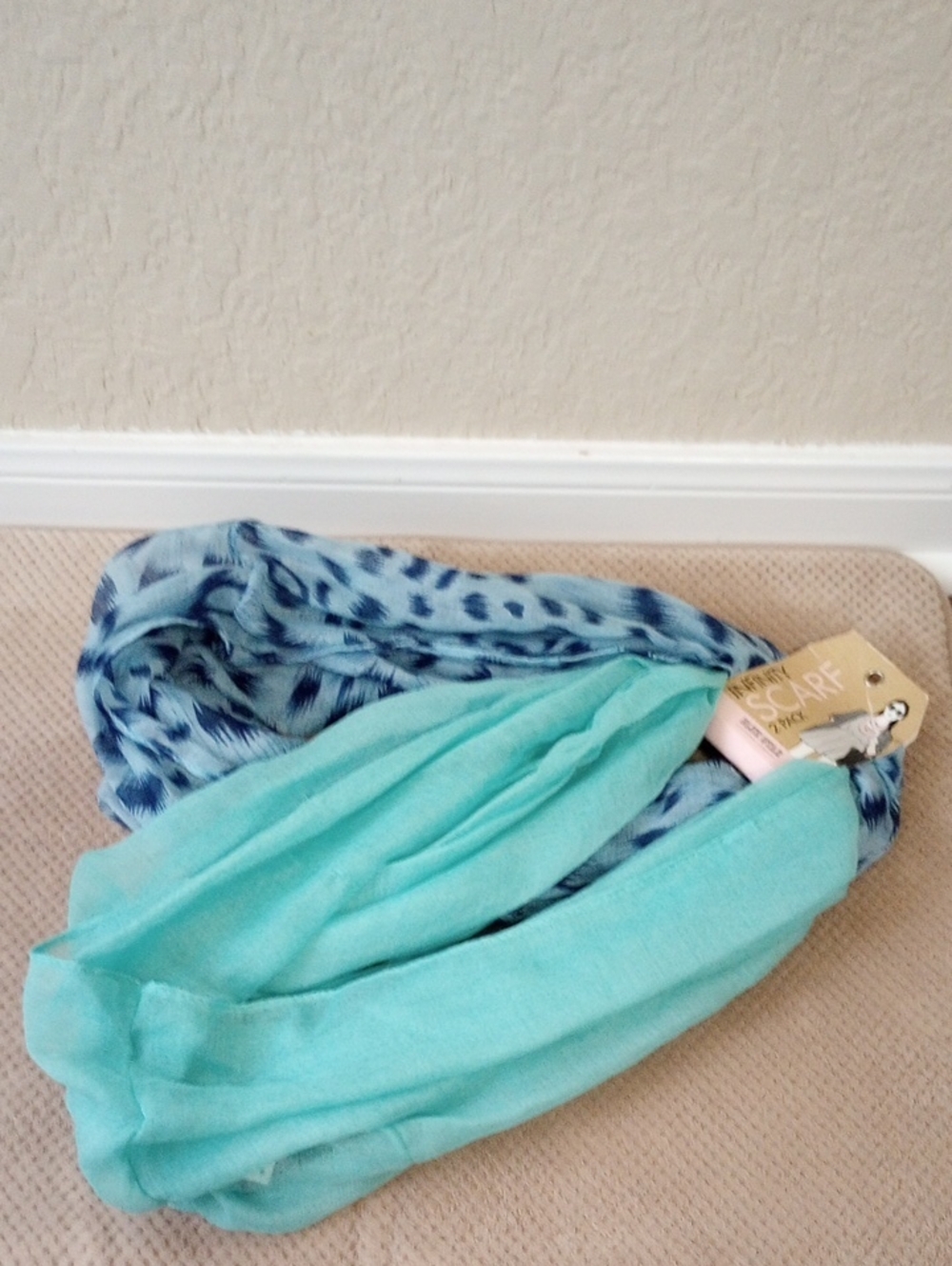 Vera Bradley Wallet & Two Scarf Bundle - Picture 7 of 8